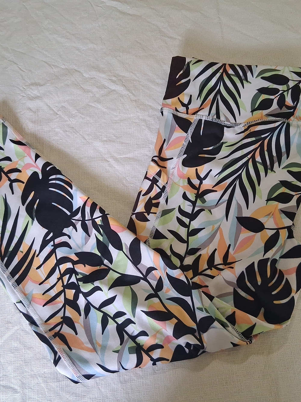 Pro Player Capri Length Floral Athletic Leggings Wicking Fabric Stretch Medium